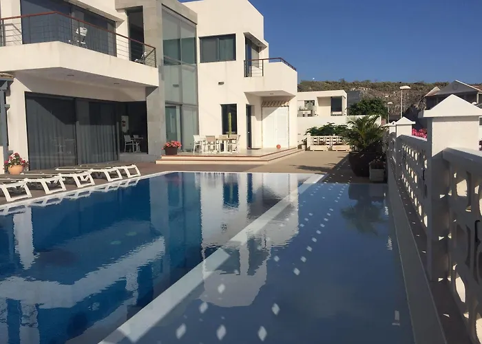 Casa Flamboyant Villa *